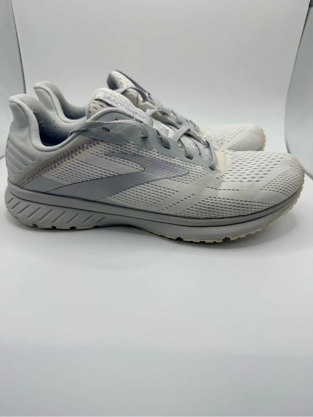 BROOKS Anthem 5 Women’s White‎ Purple Running Walking Athletic Shoes Size 8.5